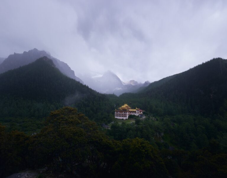 Yading monasterio